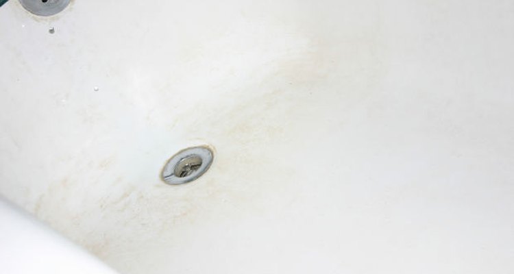 Si el sellado no está bien en el desagüe de tu tina, usa estos pasos para reemplazarlo.