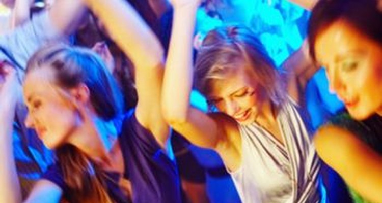 Qué deben usar las mujeres para ir a bailar a un club? |