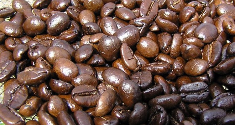 Usa café molido en granos medianos para una cafetera automática.