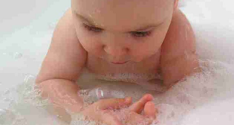 Muchos padres están preocupados por los químicos que usan en los productos comerciales para bebés.