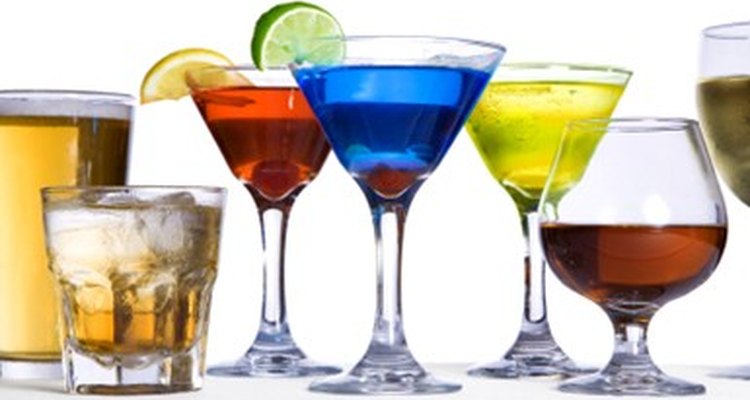 Ser un bartender, ya sea de forma amateur o profesional, es más que solo servir bebidas.