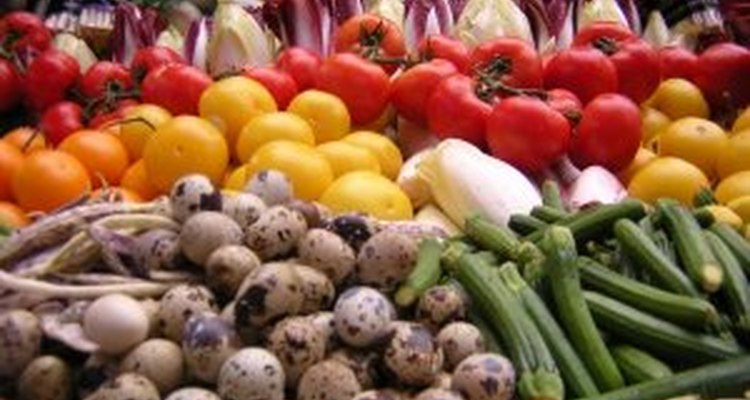 There are a variety of vegetalble options that may aid the body in producing hyaluronic acid.