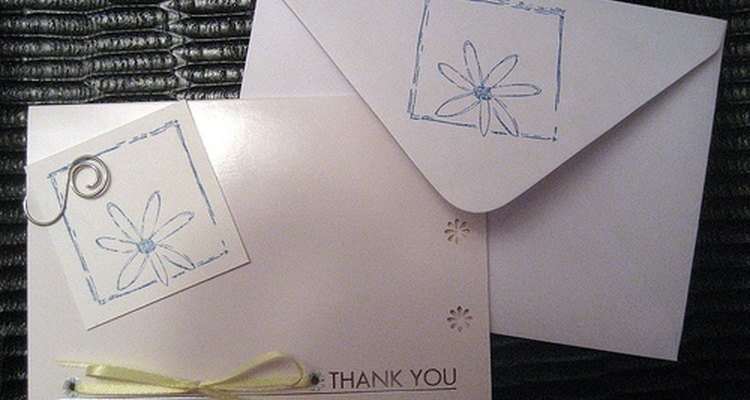 Faça cartões de agradecimento personalizados para os convidados do seu chá de panela