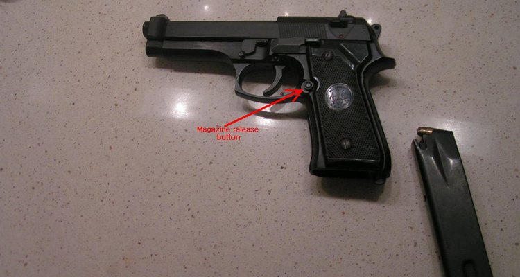 Cómo disparar una Beretta 9 mm.