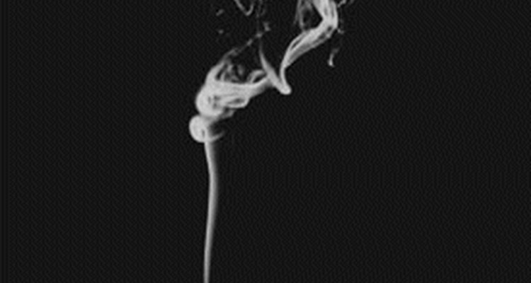 Avoid smoking to decrease your risk of developing a paraesophageal hiatal hernia.