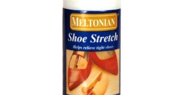 Spray shoe stretcher