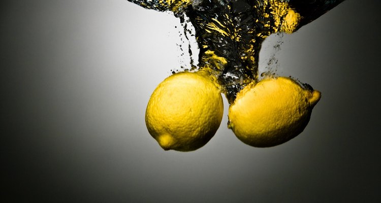 Growing a lemon tree from seedlings.