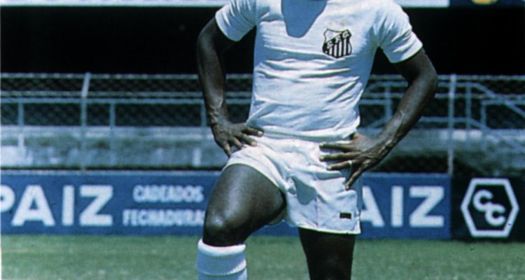 O Santos era um time com dois títulos paulistas, quando Pelé começou a jogar pela equipe, em 1956