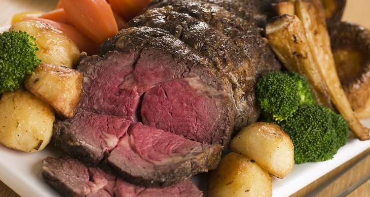 Depending on its size, a beef knuckle roast requires one to two hours of cooking time.