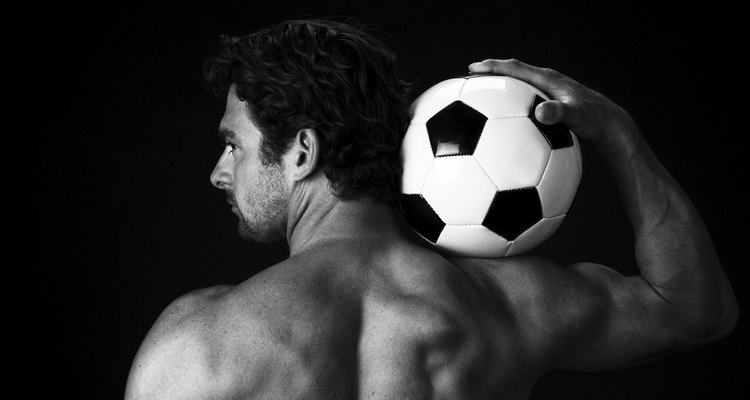 O futebol ativa muitos músculos e articulações
