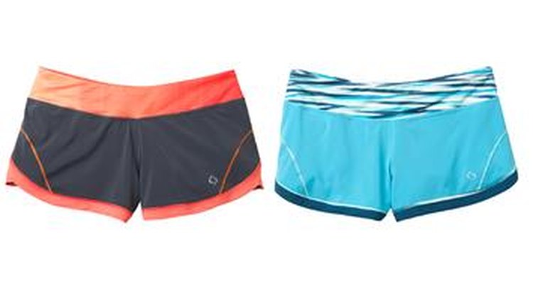 Ropa deportiva y refrescante Moving Comfort Momentum Shorts.