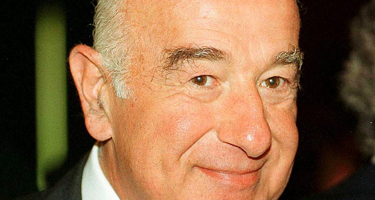 O filho mais velho de Safra, Jacob, cuida das operações bancárias da família na Europa