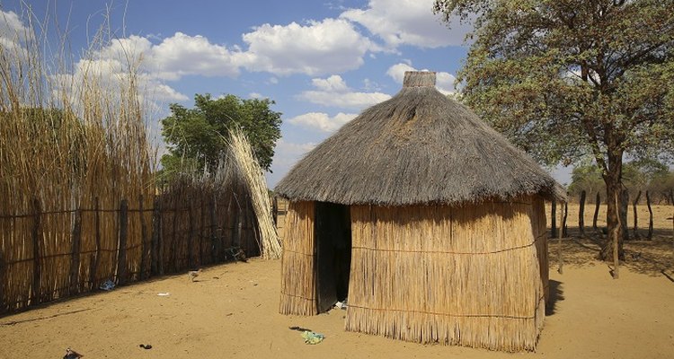 Africans arrange their huts in different formations.