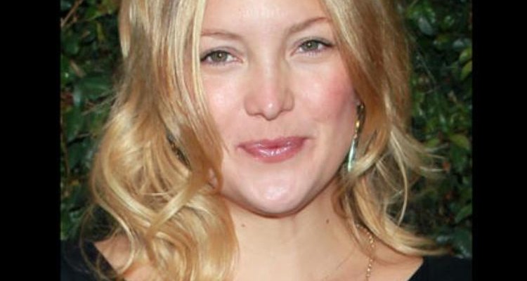 Kate Hudson podría hacer honor al nombre de su madre con su cabello rubio-dorado.