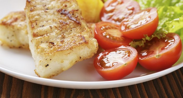 Protein and iodine-rich foods are recommended for hypothyroidism.