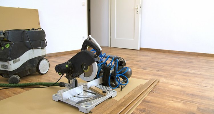 Cut the laminate planks with a jigsaw after scribing.