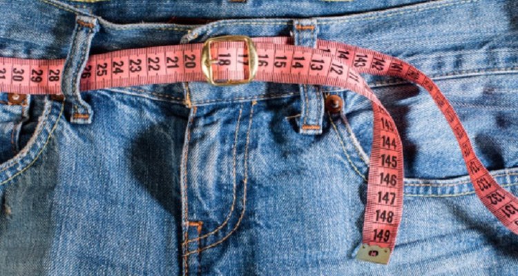 XXXL men's trousers have a hip measurement of between 134 and 140 cm (53 and 55 inches).