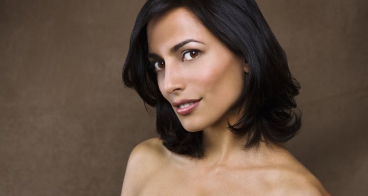 People with dark hair can try this colouring method.