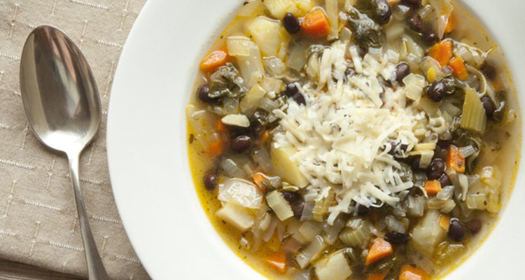 Las sopas son una excelente manera de mantener la temperatura adecuada cuando el clima es frío.