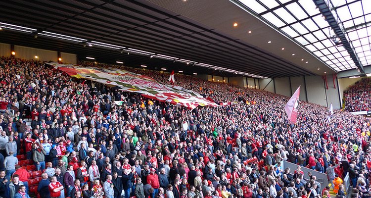 Los Kopistas arribando al estadio del Liverpool.