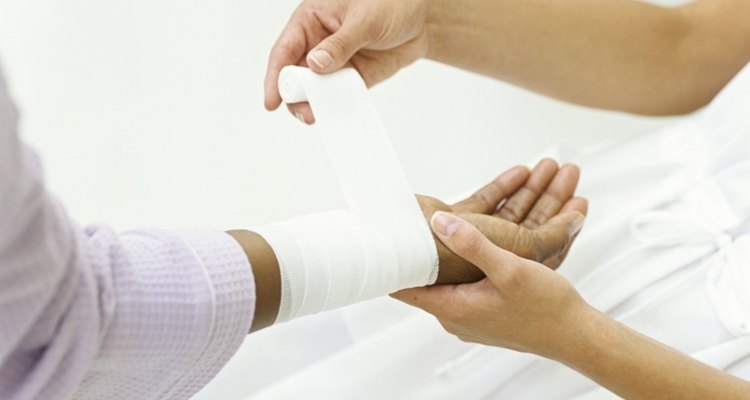 Proper first aid will help relieve pain and risk from scalding.