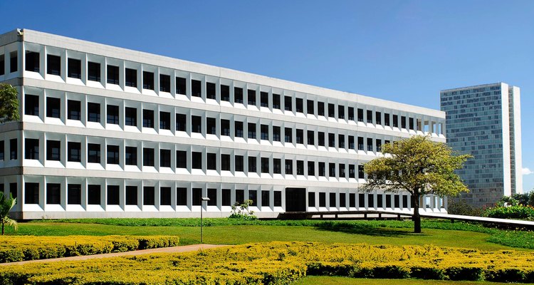 Para trabalhar no TCU, é preciso viver ou se mudar para Brasília