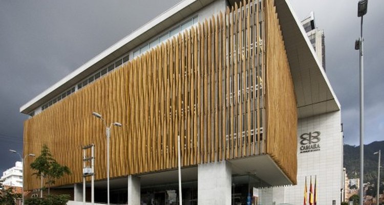 El edificio Cámara de Comercio Sede Chapinero es una muestra de la obra de Bonilla.