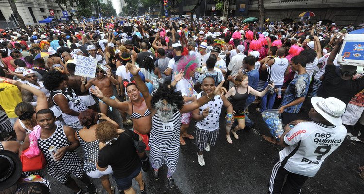 No repertório do bloco, estão marchinhas de Carnaval como “Quem não chora, não mama”