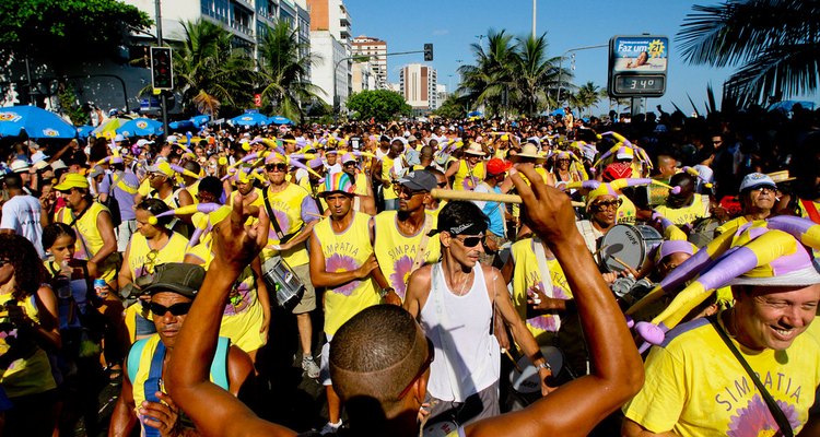 Apelidado carinhosamente de Simpatia, o bloco "Simpatia é quase Amor" atrai 20 mil foliões por desfile