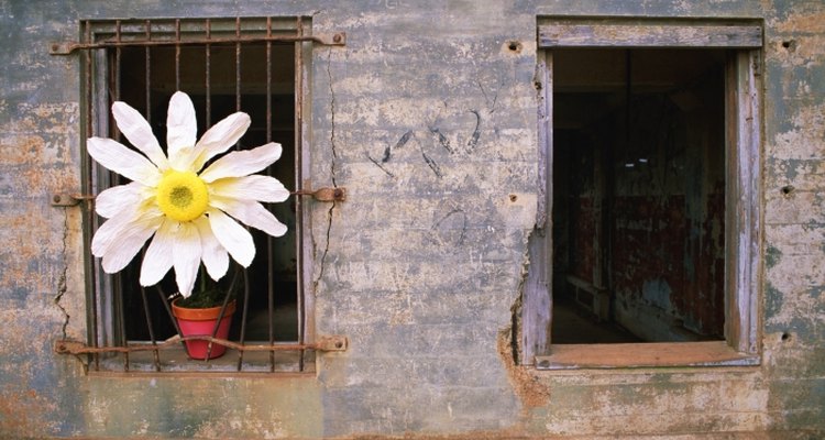 Can plastic flower pots be painted?