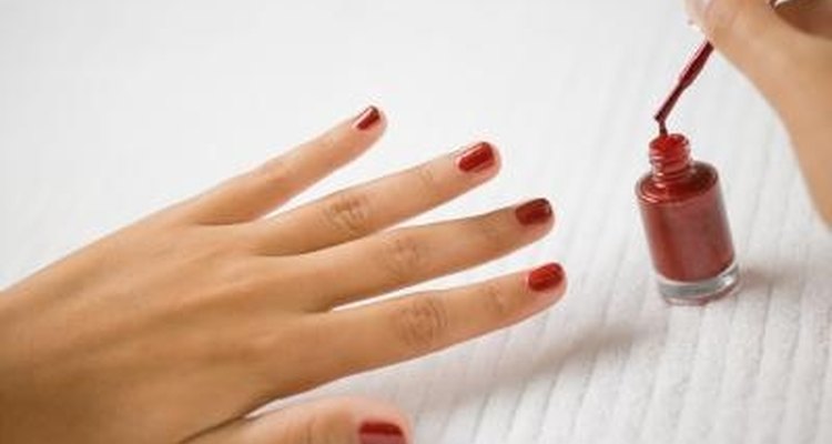 Cómo cambiar el esmalte en las uñas acrílicas |