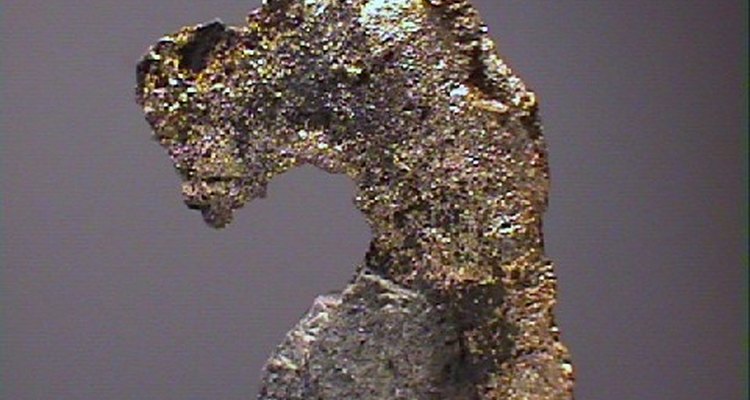 La plata comúnmente se utiliza para hacer joyas.