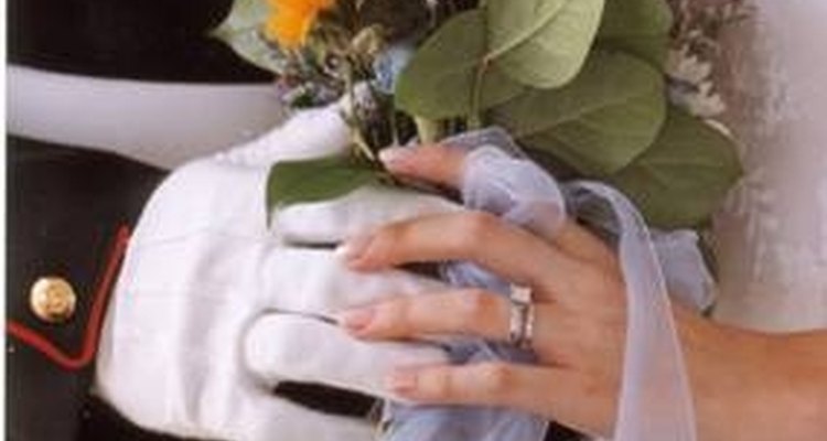 Las bodas militares pueden celebrarse en las bases o fuera de ellas.