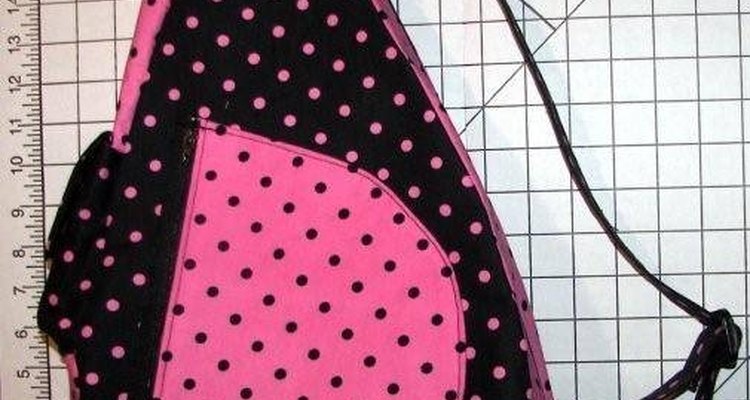 Uma bolsa mochila é uma ótima maneira de levar todas as pequenas coisas que você precisa durante o dia.