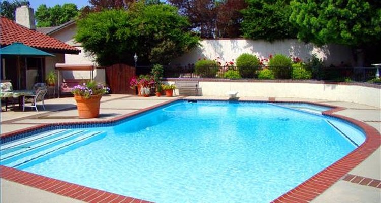 Como cortar dramaticamente seus custos de manutenção da piscina