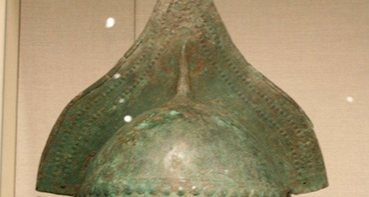 Os etruscos usavam capacetes que tinham formato de tigela
