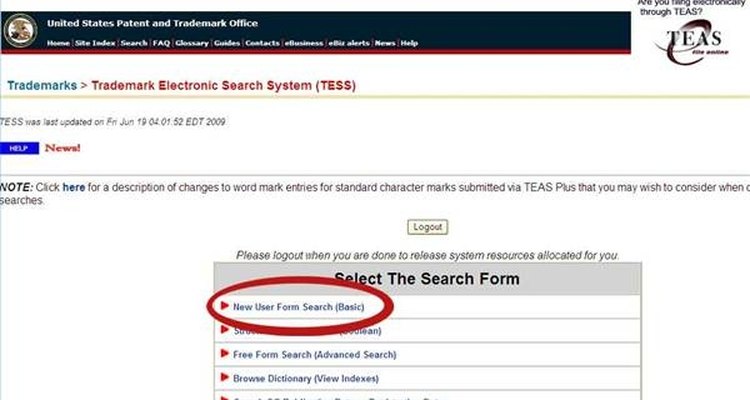 Entra a la página http://tess2.uspto.gov/bin/gate.exe?f=login&p_lang=english&p_d=trmk para que comiences la búsqueda de las marcas.