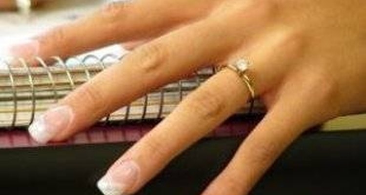 En qué dedo se usa el anillo de promesa.