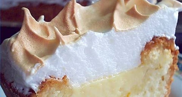 Si refrigeras tu pastel de merengue de limón, el merengue se descompondrá más rápido.