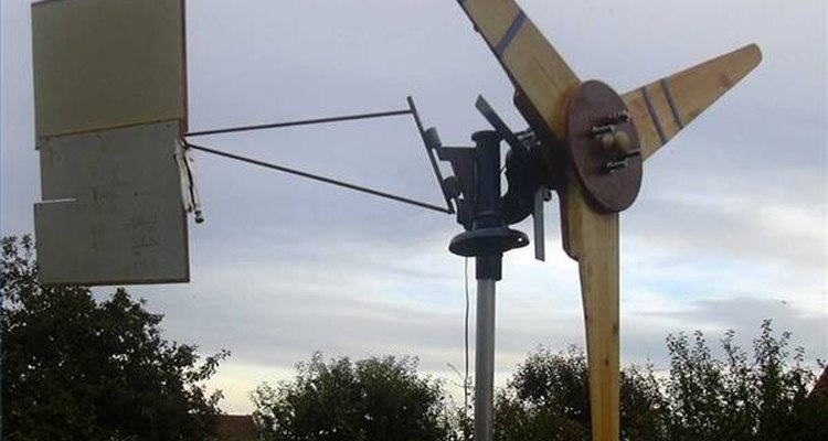 Use um alternador para fazer uma turbina de energia eólica
