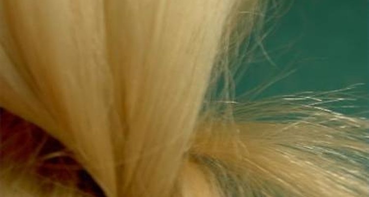 El aceite de almendras es un excelente producto para cuidar el cabello.