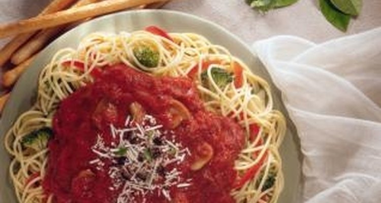 Cómo hacer una deliciosa salsa para espaguetis con tomates frescos