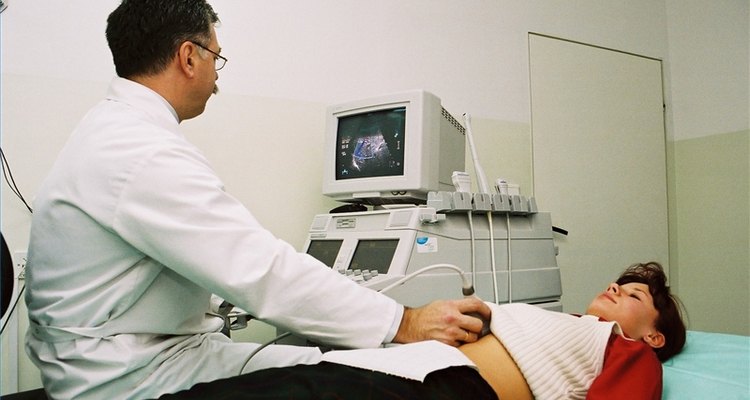 As ultrassonografias são o exame de diagnóstico preferencial sobre os raios X em muitas situações, podem fornecer uma visão mais aprofundada e precisa de estruturas de tecidos moles