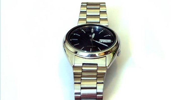 Question] Is it possible to adjust/remove links on this type of cheap  watch? : r/Watches