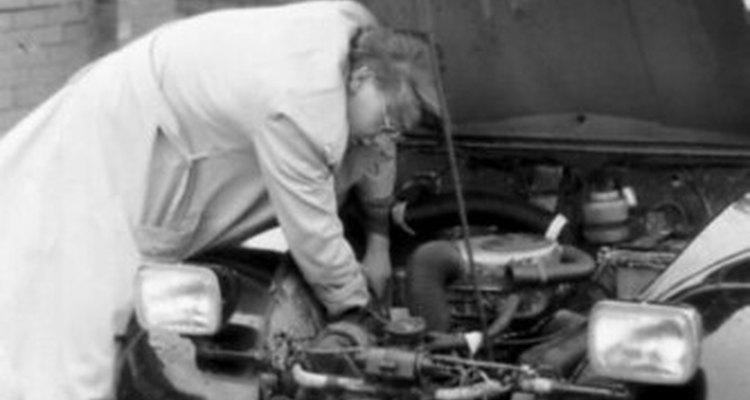 Uma junta do cabeçote queimada muitas vezes obriga o motorista levar o carro ao mecânico e a conta do conserto sai cara