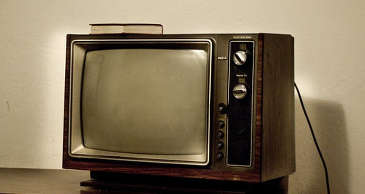 Televisão antiga com tecnologia de tubo de vácuo