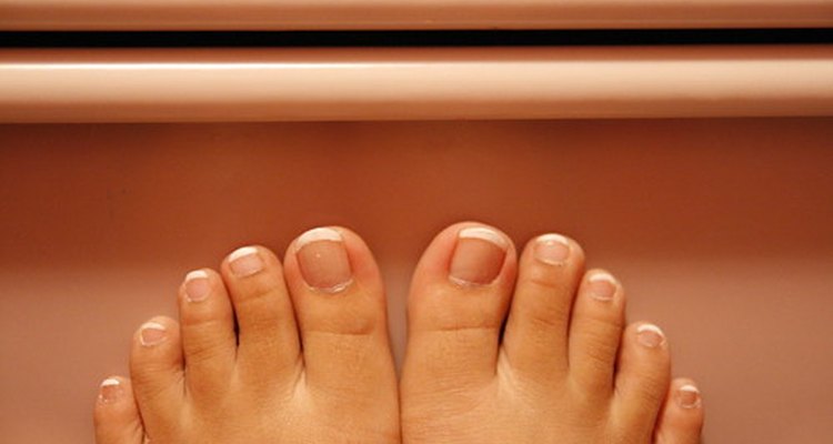 O inchaço nos pés durante a menstruação é um sintoma da tensão pré-menstrual