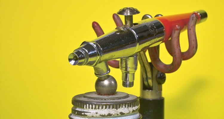 Usar una pistola de aerosol mejorará la calidad del acabado y reduce el tiempo de pintado.
