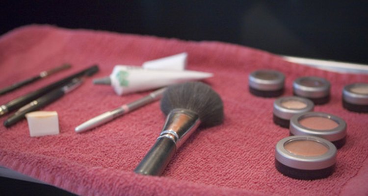 You can achieve the shiny cheek look with a simple make-up application.