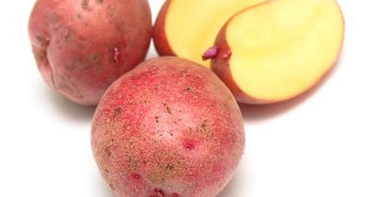 Debido a que las papas cerosas mantienen su forma cuando se hierven, son ideales para sopas de papa gruesas.